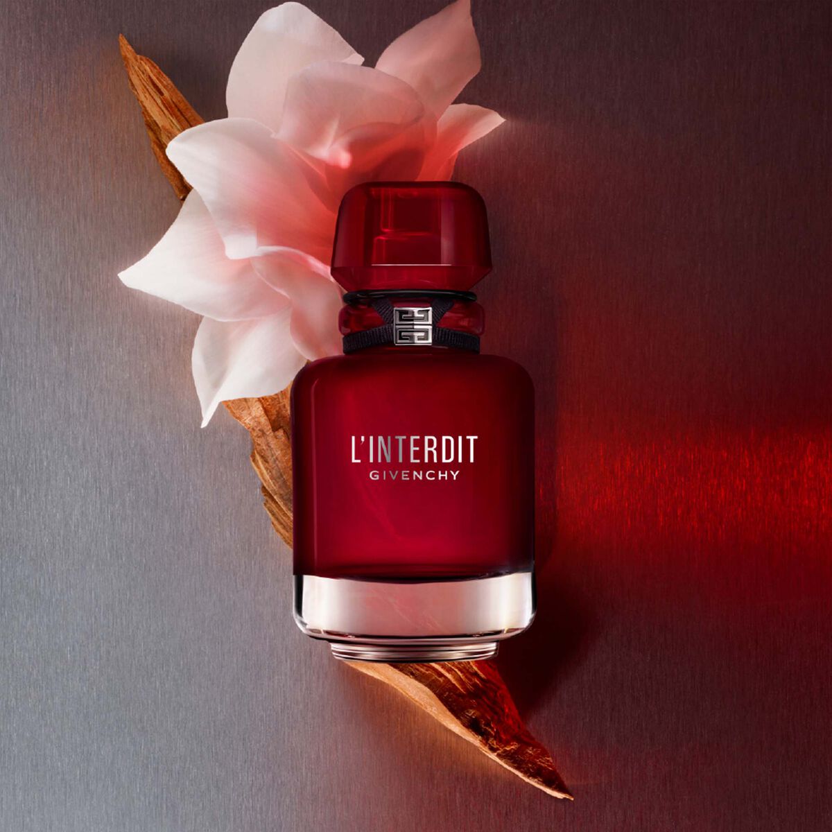 Givenchy L'interdit Rouge, disponible partout au Maroc chez Partfumerie Passion