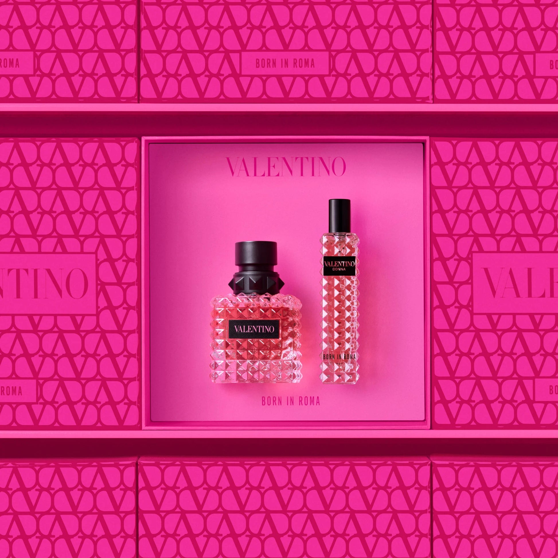Coffret Valentino Donna – Élégance florale en édition cadeau, disponible chez Parfumerie Passion au meilleur prix | Livraison rapide partout au Maroc