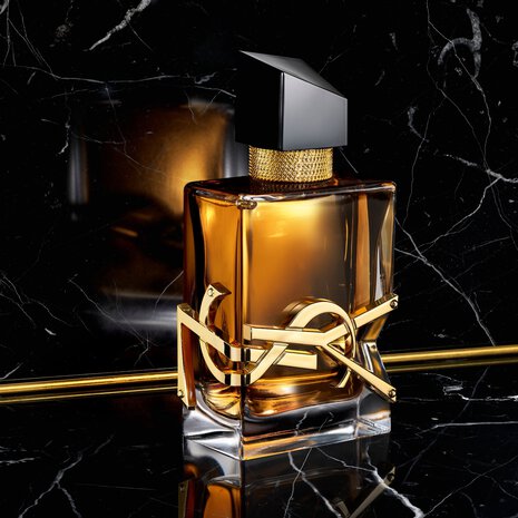 Flacon Libre Intense – Élégance féminine et intensité orientale, disponible chez Parfumerie Passion au meilleur prix | Livraison rapide partout au Maroc