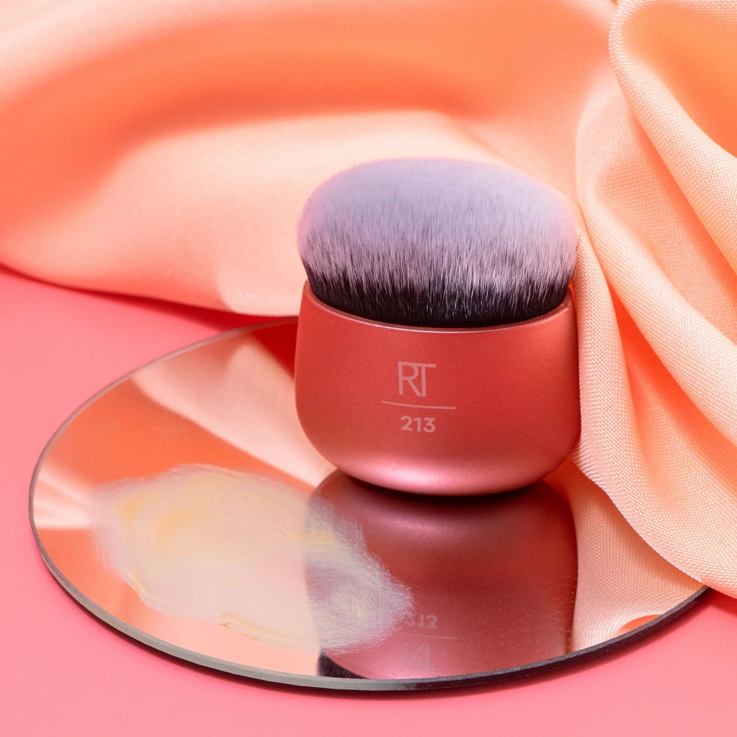 FOUNDATION KABUKI MAKEUP BLENDER