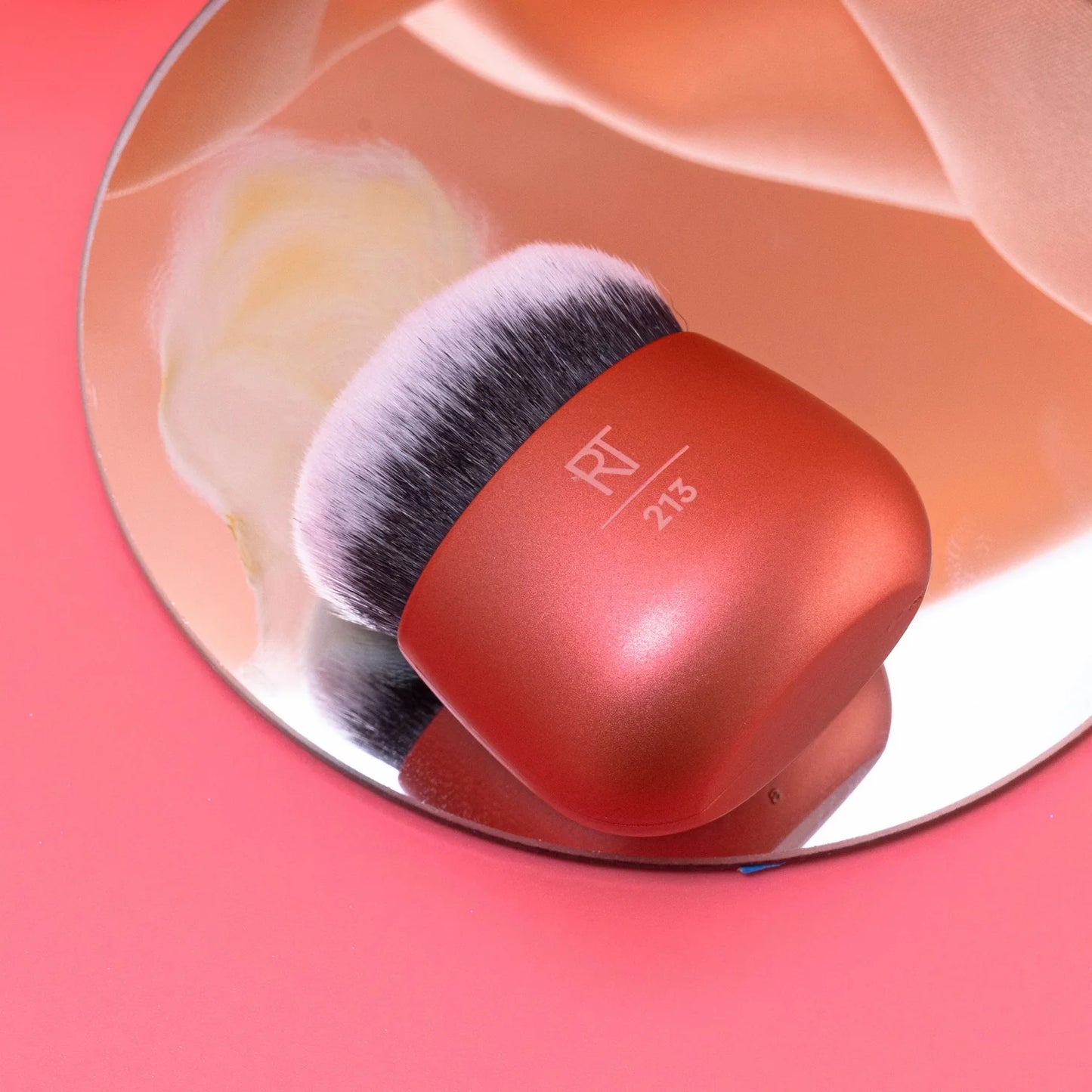 FOUNDATION KABUKI MAKEUP BLENDER