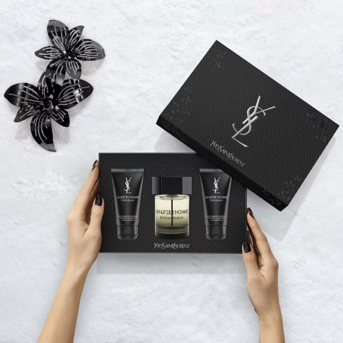 YSL La Nuit de L’Homme – Coffret cadeau homme aux notes boisées, disponible chez Parfumerie Passion au meilleur prix | Livraison rapide partout au Maroc
